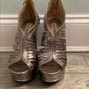 Steve Madden Platform Strappy Open Toe shoes